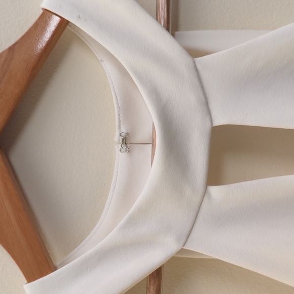 NWT Bebe White Cropped Halter Top - Picture 6 of 13